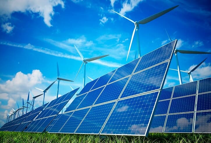 Británie zrychluje výstavbu energetické infrastruktury. Otevírá cestu omezením soudních žalob i novému zákonu o energetické nezávislosti