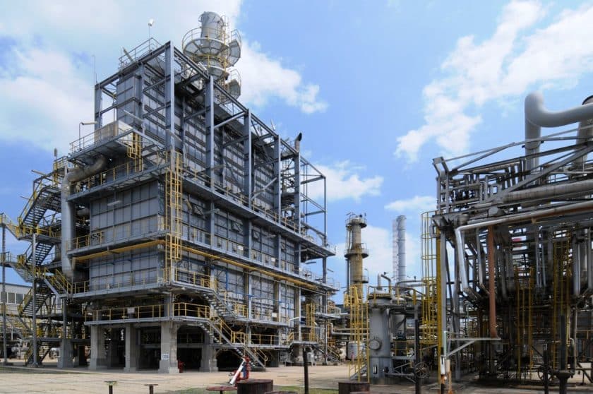 Slovenská vláda vyhlásila stav ropné nouze, rafinerii Slovnaft dá ropu ze zásob