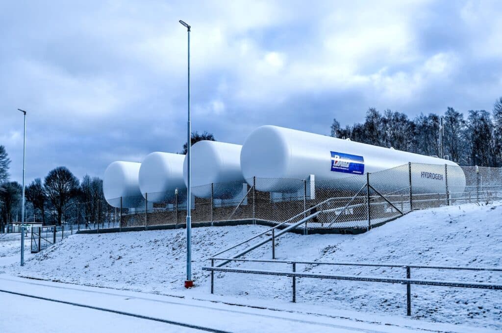 Vysoká cena vodíku a slabá poptávka brzdí jeho rozvoj v Německu, uvádí studie energetické agentury