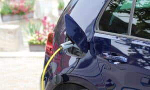 Dobíjení elektromobilů v ČR letí nahoru. Největší sítě hlásí výrazný nárůst