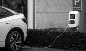 Rozvoj elektromobility v ČR zrychluje, ve světě jsou trendy různorodé